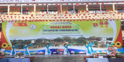 Tôn vinh vẻ đẹp người phụ nữ Việt qua chương trình Ngoại khoá: “Người phụ nữ Việt Nam- Từ trang văn đến cuộc sống”