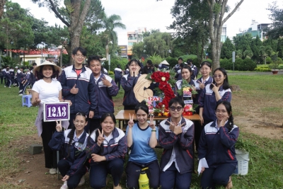 Hội thi cắm hoa chào mừng ngày Phụ Nữ Việt Nam tại Trường THPT Đức Trọng